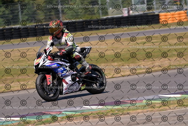 26bt04-2107 | markuskiefer.com - Realisiert mit Pictrs.com