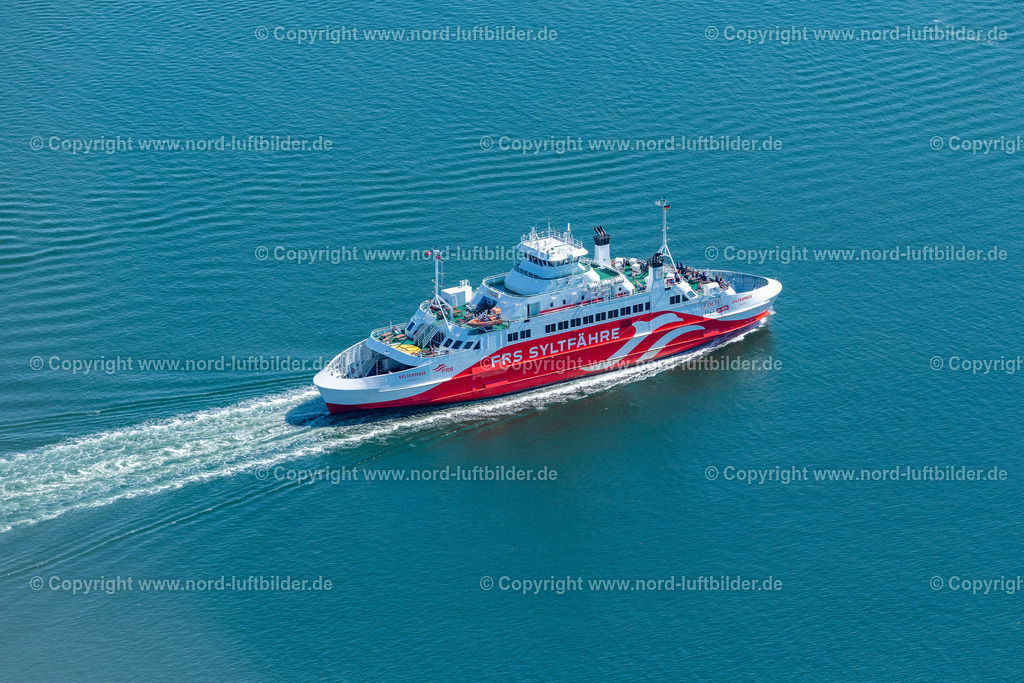 Sylt_List_Sylt_Fähre_Limasol_Frs_Reederei_ELS_9000130822 | LIST 13.08.2022 Fahrt eines Fähr- Schiffes " Limassol " in List auf der Insel Sylt im Bundesland Schleswig-Holstein, Deutschland. // Ride a ferry ship " Limassol " in List at the island Sylt in the state Schleswig-Holstein, Germany. Foto: Martin Elsen