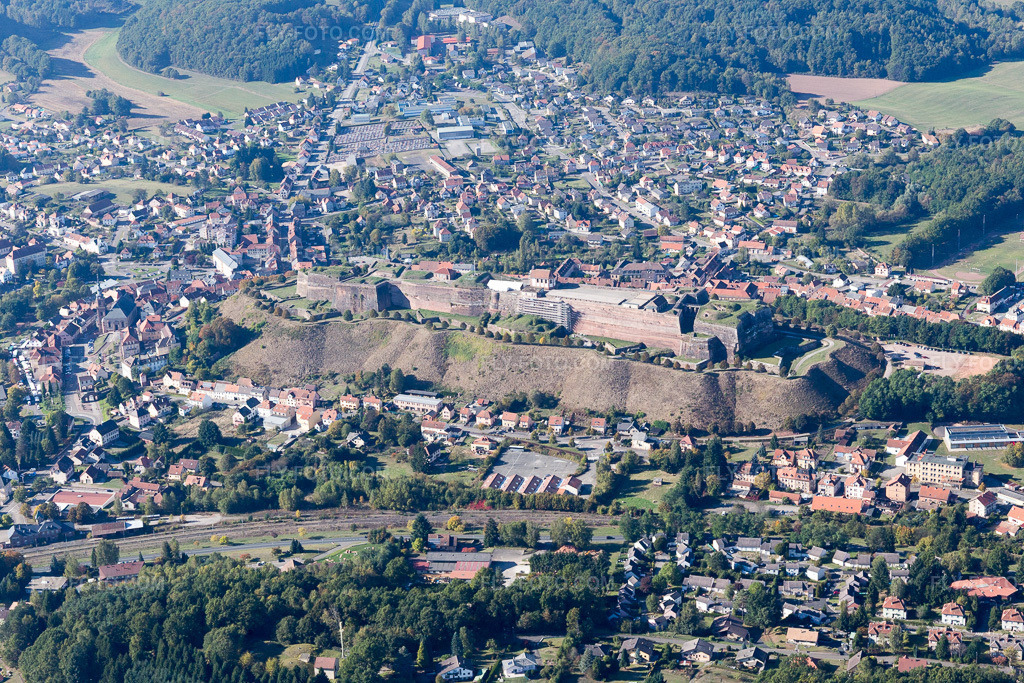 Aerial view: View of the town in Bitche in the state Moselle, France.Photo: IMG_095149.jpg taken on 10/16/2016 by Werner Riehm/FLY-FOTO.comResolution of the original: 5472 x 3648 px