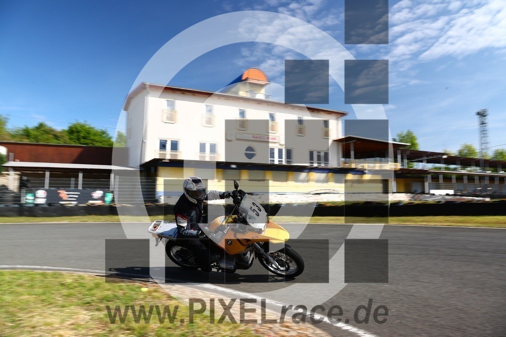 0053-20250511_02584 | Schöne Erinnerungen an spannende Momente - das festzuhalten ist unser Job. PIXELrace.de ist seit 2003 auf den Rennstrecken Europas unterwegs um die Action draußen beim Fahren und die wunderbare Stimmung imm Fahrerlager für euch einzufangen.