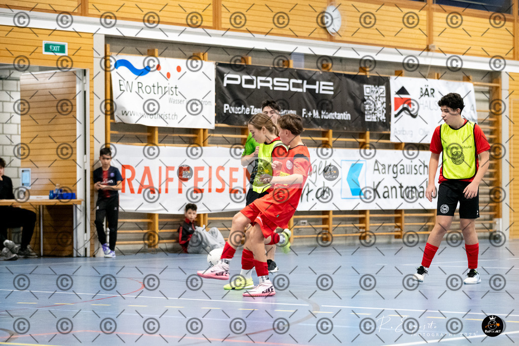 20251122_20251122_FCR-Hallenturnier-D-1_008-120 | Sport und Naturfotografie von Roberto Esposito zeigt echte Momente Bewegung und die Schönheit der Natur. Ausdrucksstarke Bilder schaffen Emotionen.