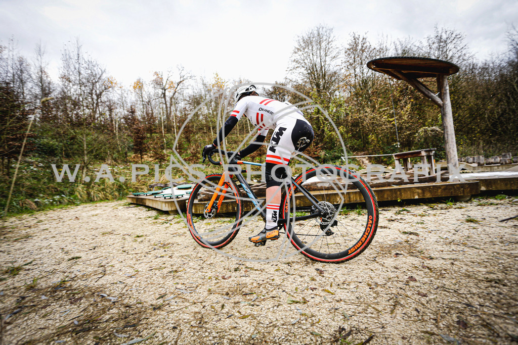 ..... | AUSTRIA, 24.11.24, 3.Radquerfeldein GP um das Sportzentrum Gunskirchen Image shows: Photo: Wapics / Andreas Willdoner