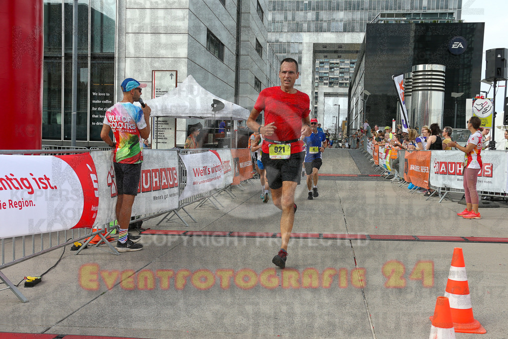 250920_1531_EX1_9771 | Sportfotografie im Rhein-Sieg Kreis, Köln, Bonn, NRW, Rheinland Pfalz, Hessen, etc. Unser Tätigkeitsfeld umfasst den Laufsport vom Volkslauf über den Marathon, Duathlon, Triathon bis zum Ultralauf wie Kölnpfad Ultra oder Schindertrail.