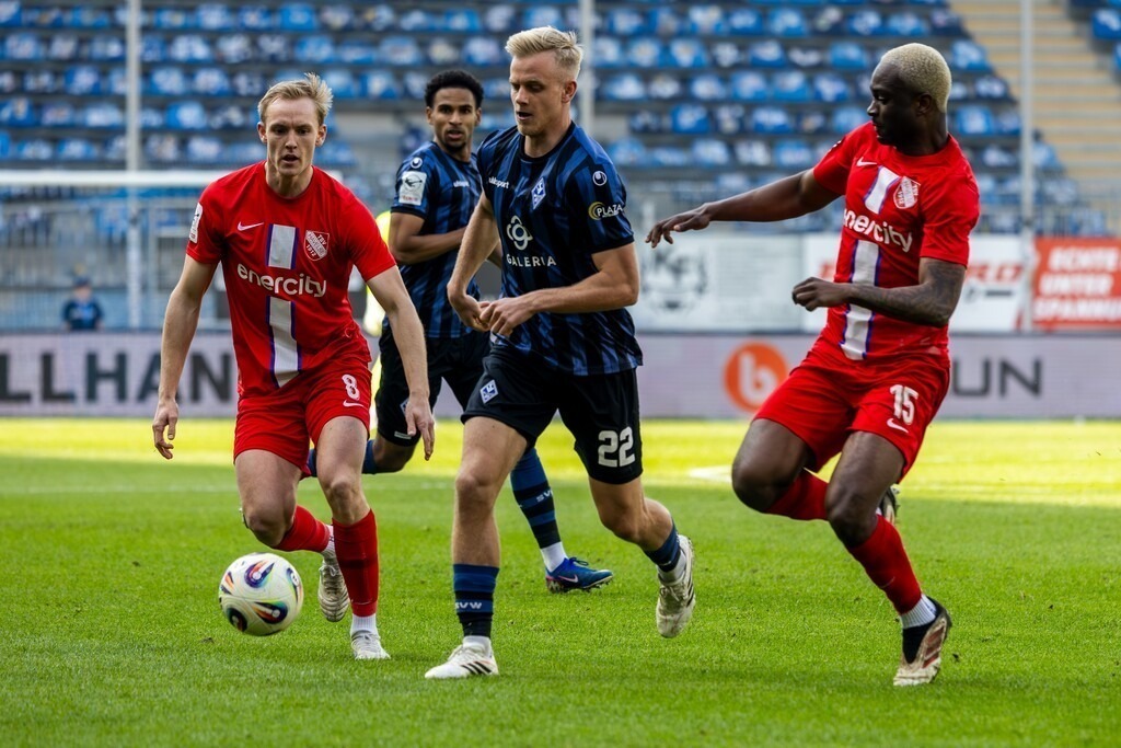 Fußball 3. Liga, Saison 2025/26, 28. Spieltag: Waldhof Mannheim gegen TSV Havelse | Fußball 3. Liga, Saison 2025/26, 28. Spieltag: Waldhof Mannheim gegen TSV Havelse***Am Ball: Janne Sietan (22, Mannheim) - Realisiert mit Pictrs.com