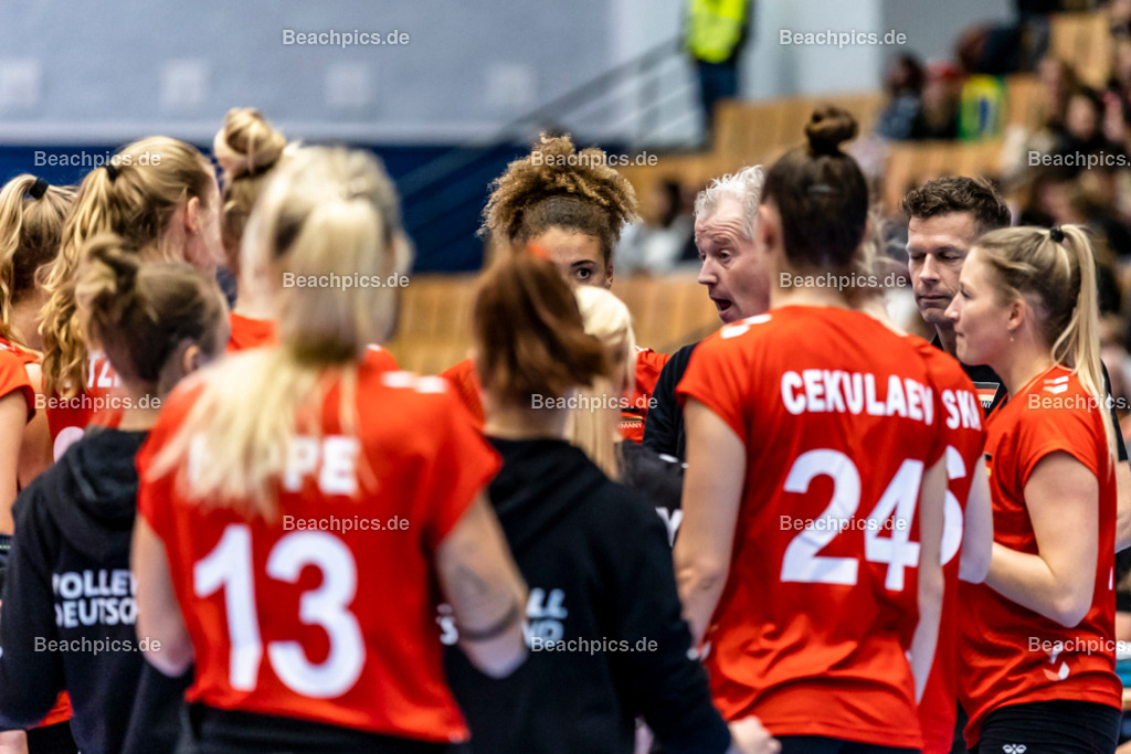 2022-00063432-Testspiel-Deutschland-Brasilien | Vital HEYNEN (Bundestrainer) GER,  17.09.2022; Berlin Foto: Gerold Rebsch - www.beachpics.de
