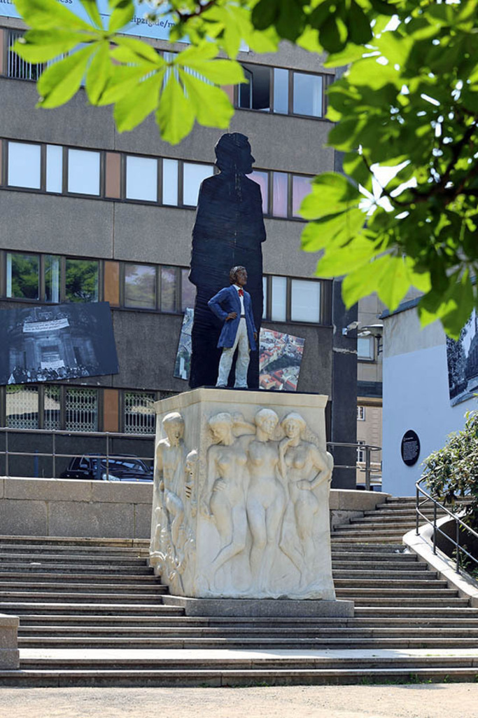 Foto: Leipzig - Richard Wagner Denkmal | Das Team hinter BILDLEXIKON LEIPZIG bündelt historische wie aktuelle Informationen über die Stadt Leipzig in Text und Bild auf einer Plattform und stellt diese der interessierten Öffentlichkeit zur Verfügung.