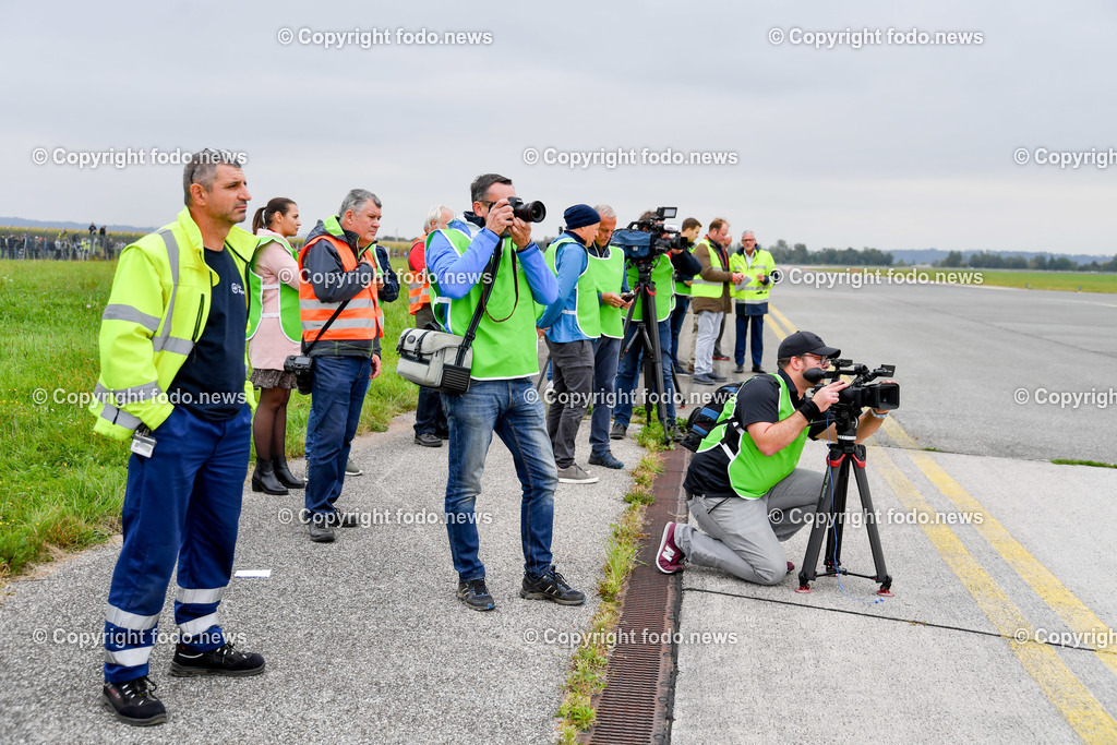 Flughafen Linz Hoersching_ Landung Antonov AN 225_ 05.10.2021-35 | 05.10.2021, Linz Hörsching, AUT, Flughafen Linz, Linz Airport, Landung Antonov 225, im Bild Antonov 225 - größtes und schwerstes Transportflugzeug der Welt zu Gast in Linz, Pressevertreter