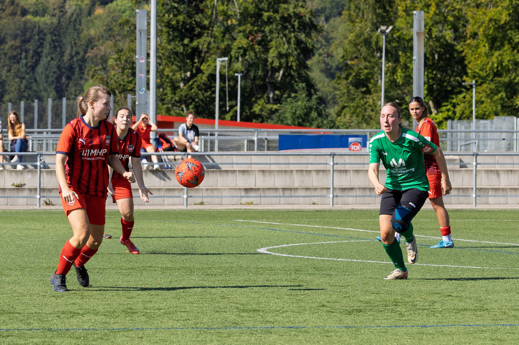 FCHSTE_250921_4282 | 1.FC Heidenheim 1846 II vs. TV Steinheim, Fußball, Frauen, Bezirksliga, 2025/2026, 2.Spieltag, 21.09.2025 in Heidenheim, Kunstrasen b. Voith-Arena West(Foto: Michael Bulling) - Realisiert mit Pictrs.com