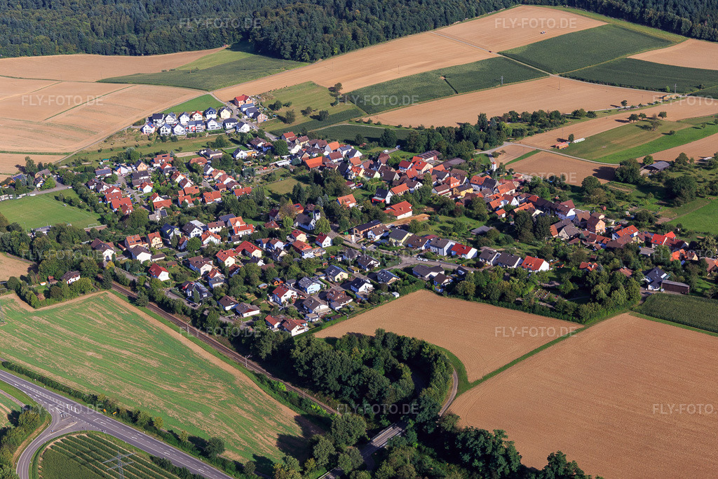 Luftbild: Ortsansicht von Westen im Ortsteil Dürrenbüchig in Bretten im Bundesland Baden-Württemberg in Deutschland. Foto: IMG_093426.jpg vom 22.08.2016 durch Werner Riehm/FLY-FOTO.de