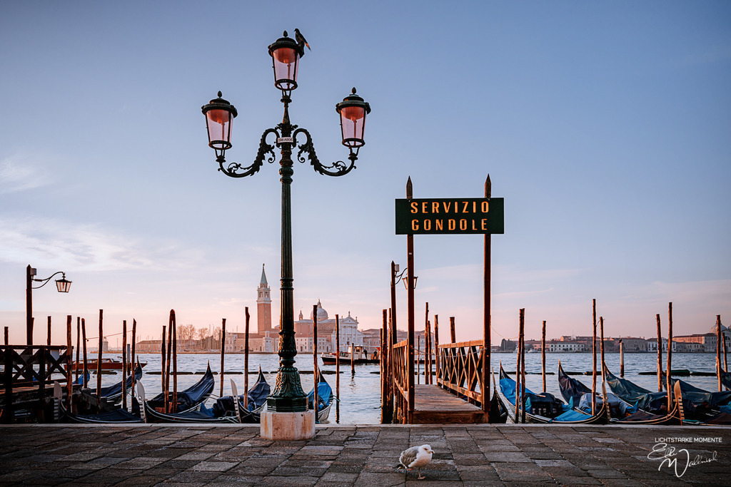 20220309-071643 ITALIEN-Venedig _007-1 Kopie | Herzlich willkommen auf meiner Seite! Ich bin Elke Wallnisch, Deine Fotografin für lichtstarke Momente. Der Name steht für alles, was mich mit der Fotografie verbindet: Das Licht und seine machtvolle Wirkung auf eine Situation oder unsere Stimmung - Realisiert mit Pictrs.com
