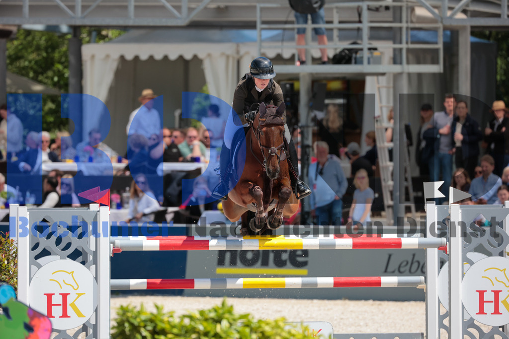 Longines Balve Optimum - Springen Samstag {date} -  | {headline}(Foto: Sebastian Sendlak / BOND) - Realisiert mit Pictrs.com