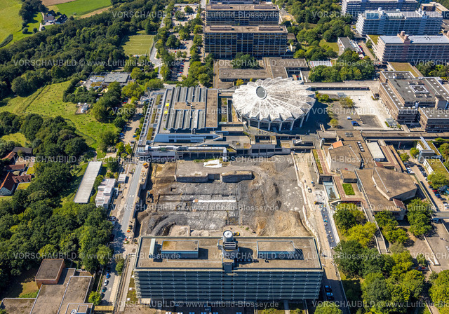 Bochum240816069 | RUB Ruhr-Universität Bochum, Audimax der Ruhr-Universität Bochum muschelförmiges Gebäude, Baustelle mit Ersatzneubau NA, Querenburg, Bochum, Ruhrgebiet, Nordrhein-Westfalen, Deutschland
