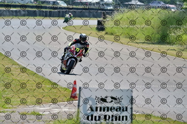 26BT02-1401 | markuskiefer.com - Realisiert mit Pictrs.com