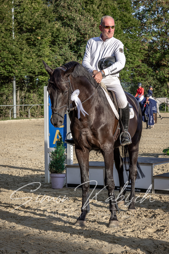 20250907-_3LI4720 | Tierfotografie Pferde, Hunde, Katzen, Haustiere.
Turnierfotografie Reitturniere, Reiten, Springreiten, Dressur in Hanau, dem Main-Kinzig-Kreis und dem Rhein-Main- Gebiet um Frankfurt