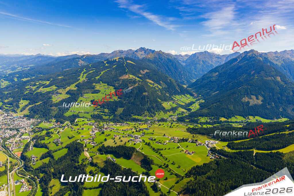 Schrägluftbild  Planai  Schladming - Das Luftbild wurde 2025 vom UL-Flugzeug heraus erstellt ( keine Drohne ) - Hochauflösende Luftaufnahme -Nicht vergleichbar mit Google Maps oder Satelittenbilder- Die Geschenkidee !Mit Lizenz und Bildrechte bestellbar