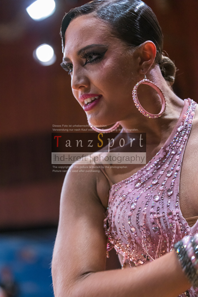 20250820_WDSF-Open-Latin-Rising Stars_2575 | Tanzsportbilder, Standardtanz, Lateintanz, WDSF, DTV, LTVB, dancecomp, goc, hessen tanzt, blaues band der spree, walzer, tango, wiener walzer, slowfox, quickstepp, samba, rumba, cha-cha-cha, paso doble. jive, hd-kroft photography, turniertanzsport