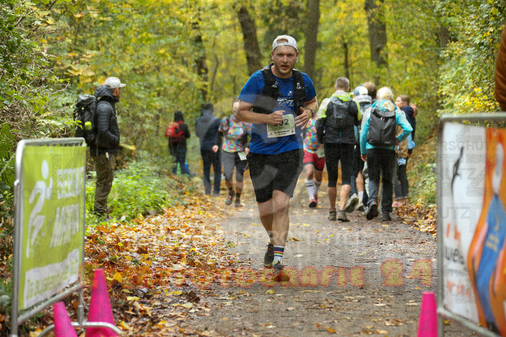 251026_1323_EX1_3309 | Sportfotografie im Rhein-Sieg Kreis, Köln, Bonn, NRW, Rheinland Pfalz, Hessen, etc. Unser Tätigkeitsfeld umfasst den Laufsport vom Volkslauf über den Marathon, Duathlon, Triathon bis zum Ultralauf wie Kölnpfad Ultra oder Schindertrail.