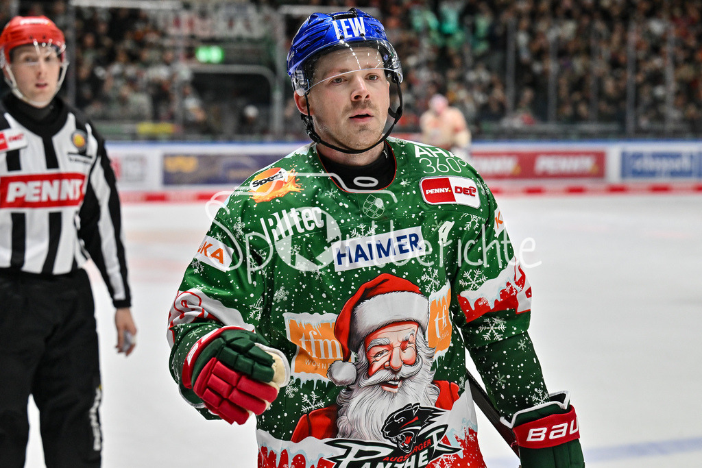 Augsburger Panther - Nürnberg Ice Tigers | im Bild Cody KUNYK (Augsburger Panther #20) nach seinem verwandelten Penalty / Freisteller / Einzelfoto / DEL: Augsburger Panther - Nuernberg Ice Tigers, Curt Frenzel Stadion am 06.12.2024