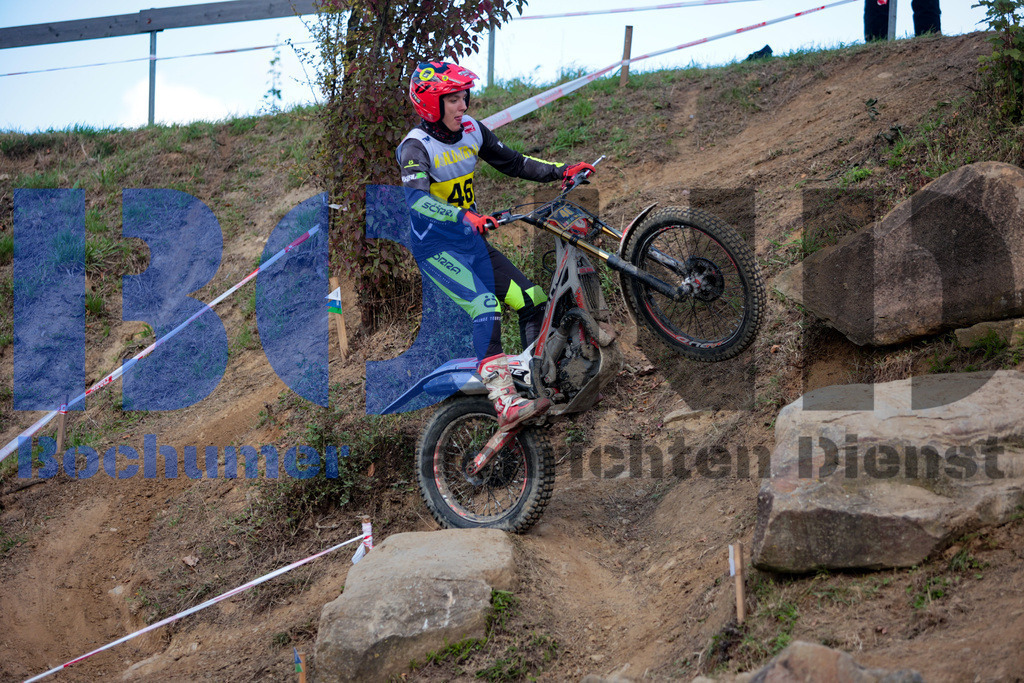 SES_DMTRIA20240929-34 | bond - Realisiert mit Pictrs.com