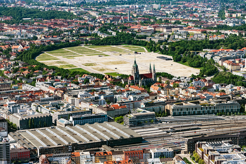 dr__0027548.jpg | MüNCHEN 24.05.2019 Blick auf die Theresienwiese in München im Bundesland Bayern. Auf der Sonderfreifläche finden neben dem Oktoberfest regelmäßig Veranstaltungen wie das Landwirtschaftsfest, das Frühlingsfest, das Tollwood - Festival sowie Zirkustourneen statt. // View of the Theresienwiese in Munich in the state Bavaria. Foto: Daniel Reiter