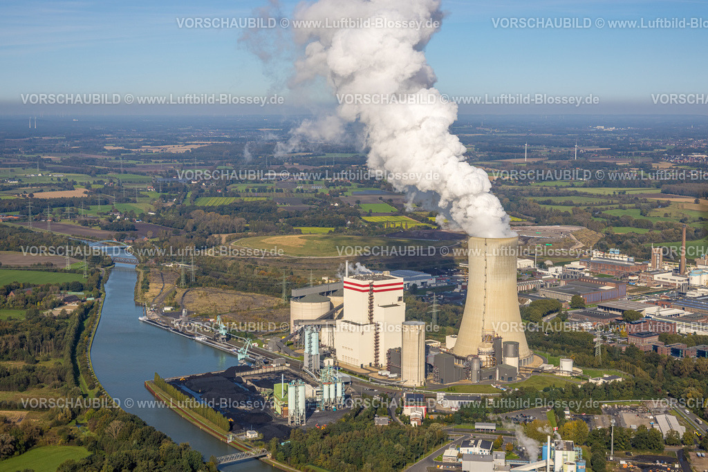 Luenen241012434 | Luftbild, Trianel Kohlekraftwerk Lünen, Remondis Werksgelände, Kühlturm Lünen Stummhafen mit Dampfwolke, Datteln-Hamm-Kanal, Lippholthausen, Lünen, Ruhrgebiet, Nordrhein-Westfalen, Deutschland