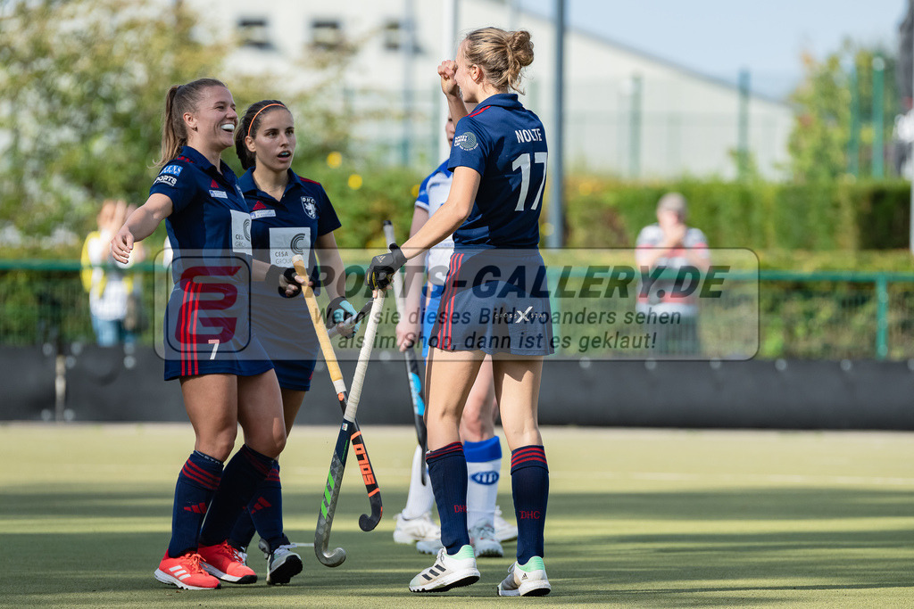 HK_20231007_105131 | 1.Bundesliga Damen Düsseldorfer HC - Großflottbeker THGC am 7.10.2023 DHC, Düsseldorf , Mabel Brands ( Düsseldorfer HC #7 ) , Clara Ycart ( Düsseldorfer HC #10 ), Lisa Nolte ( Düsseldorfer HC #17 )
