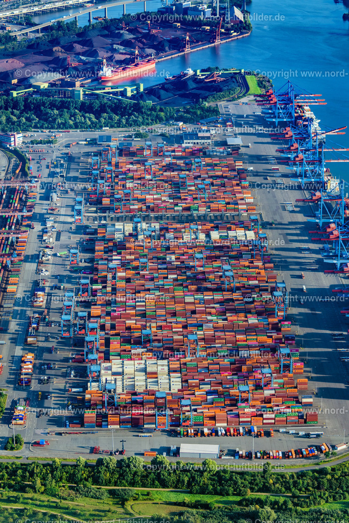 Hamburg_Altenwerder_Container_Terminal_ELS_9118070923 | HAMBURG 07.09.2023 Containerterminal HHLA Container Terminal Altenwerder (CTA) am Ufer der Elbe im Stadtteil Altenwerder in Hamburg. Weiterführende Informationen bei: HPA Hamburg Port Authority,  Hafen Hamburg Marketing e.V. (HHM),  Hamburger Hafen und Logistik Aktiengesellschaft. // Container Terminal HHLA Container Terminal Altenwerder (CTA) on the Elbe riverbank in the Altenwerder part of Hamburg in Germany. Further information at: HPA Hamburg Port Authority,  Hafen Hamburg Marketing e.V. (HHM),  Hamburger Hafen und Logistik Aktiengesellschaft. Foto: Martin Elsen