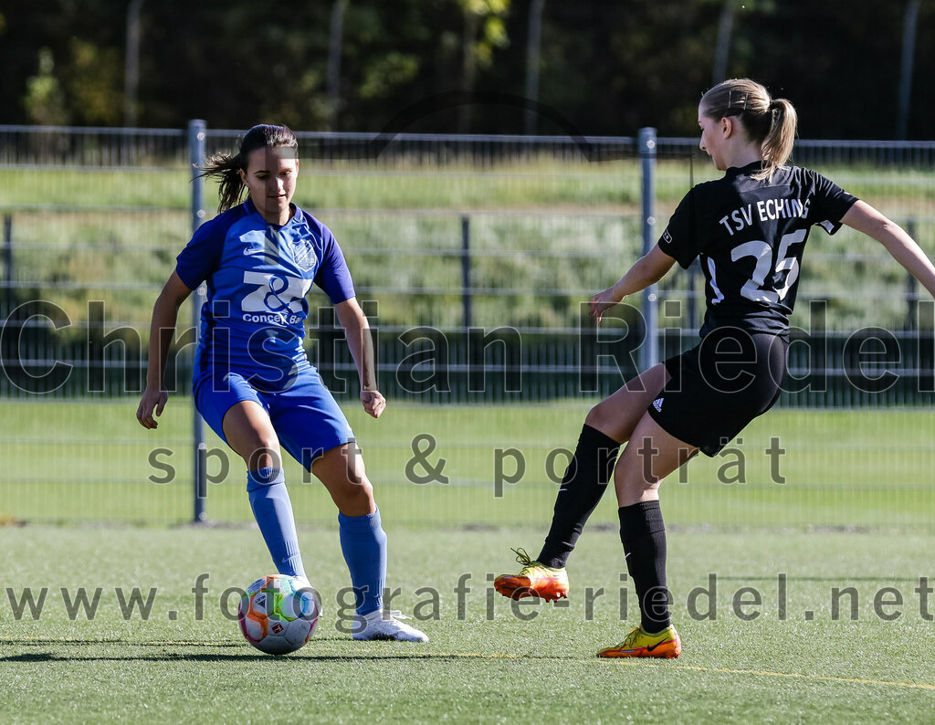 2023-10-21_005_FC_Langengeisling_gegen_TSV_Eching | Erding, Deutschland, 21.10.2023:
Fußball, Bezirksoberliga 2023 / 2024, 8. Spieltag, FC Langengeisling gegen TSV Eching, Endergebnis: 0:0

Julia John (FC Langengeisling, #10), Sonja Ermair (TSV Eching, #25)

Foto: Christian Riedel / fotografie-riedel.net