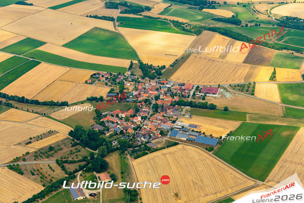 Aktuelles Luftbild von Geckenheim Weigenheim - Die Luftaufnahme wurde 2022 mittels UL-Flugzeug erstellt ( keine Drohne ) - hochauflösende Kamera-Systeme von  Canon -Beste Qualität - Für grossformatige Ausdrucke geeignet. Die Geschenkidee !
