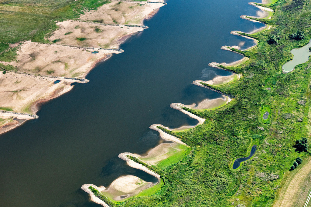dr__0030236.jpg | SCHöNBERG 24.07.2019 Sand- Aufspülungen und Ablagerungen an der Buhnen- Landschaft der Uferbereiche der Elbe des Niedrigwasser- Pegels- Flussverlaufes in Schönberg im Bundesland Sachsen-Anhalt, Deutschland. // Groyne head of the of the River Elbe river course in Schoenberg in the state Saxony-Anhalt, Germany. Foto: Daniel Reiter