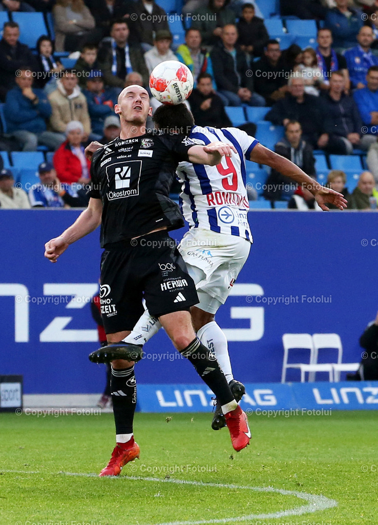 A_LUI_191024_08 | SPORT,FUSSBALL,ADMIRAL BUNDESLIGA BLAU WEISS LINZ-RZ PELLETS WAC 19.10.2024 IM BILD :RONIVALDO (BL.WEISSLINZ) UND NICOLAS WIMMER  (WAC) FOTOLUI/MW