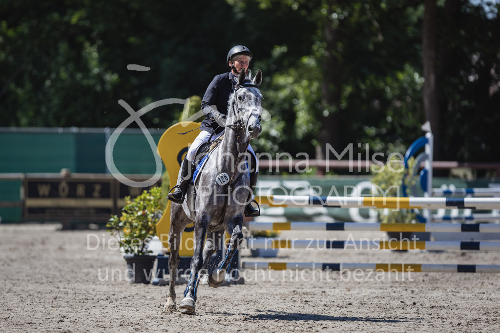 230610_Mühlen_A-Spr2-722 | Deine schönsten Turniermomente als professionelle Fotos! Entdecke hochwertige Pferdesport-Fotografie im Online-Shop. Jetzt Fotos finden & bestellen!