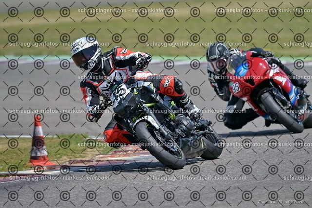 26BT02-1875 | markuskiefer.com - Realisiert mit Pictrs.com