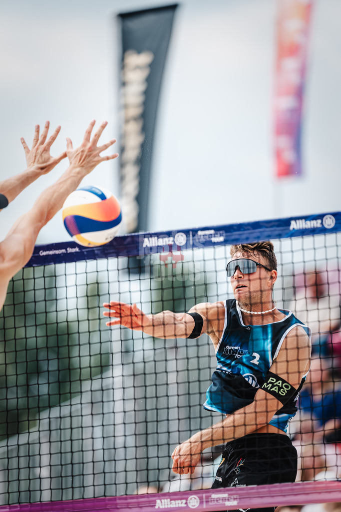 Beachvolleyball | Männer | German Beach Tour 2024 | Tourstop Bremen | 08.06.2024 | Daniel Kirchner beim Angriff