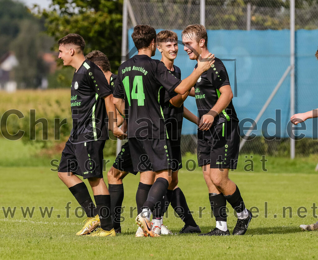 2023-09-17_058_SpVgg_Neuching_gegen_FC_Langenpreising | Neuching, Deutschland, 17.09.2023:
Fußball, A-Klasse 2023 / 2024, 7. Spieltag, SpVgg Neuching gegen SpVgg Langenpreising, Endergebnis: 5:1

Jubel nach dem 3:1 durch Johannes Lanzl (SpVgg Neuching, #2)

Foto: Christian Riedel / fotografie-riedel.net