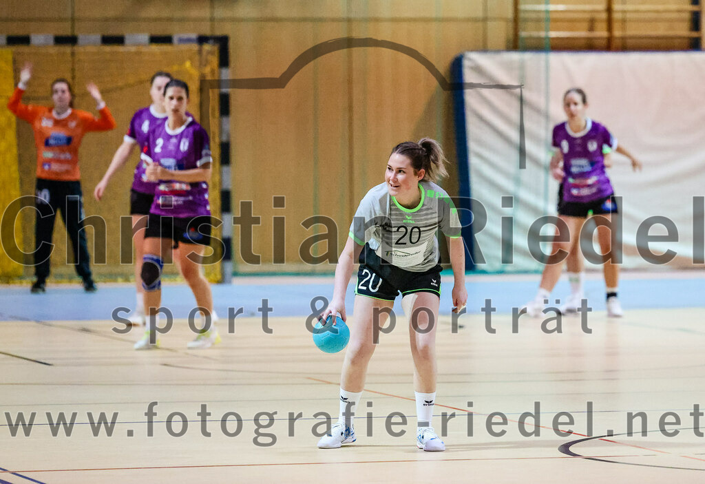2023-11-11_022_SpVgg_Altenerding_gegen_TSV_Simbach_II | Erding, Deutschland, 11.11.2023:
Handball, Bezirksliga Frauen Altbayern 2023 / 2024, 5. Spieltag, SpVgg Altenerding II gegen TSV Simbach II, Endergebnis: 31:28

Selina Katzhuber (TSV Simbach, #20)

Foto: Christian Riedel / fotografie-riedel.net