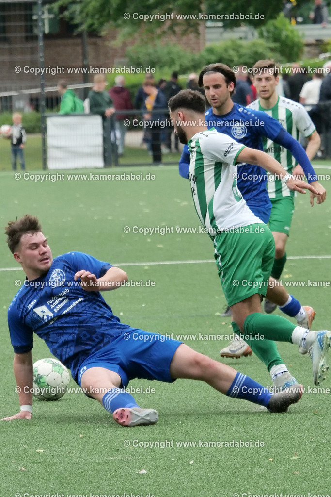 Fußball : Bezirksliga : TV Voerde - FC Sterkrade 72 | Fußball : Bezirksliga : TV Voerde - FC Sterkrade 72 am 25.05.2025 in Voerde - Realisiert mit Pictrs.com