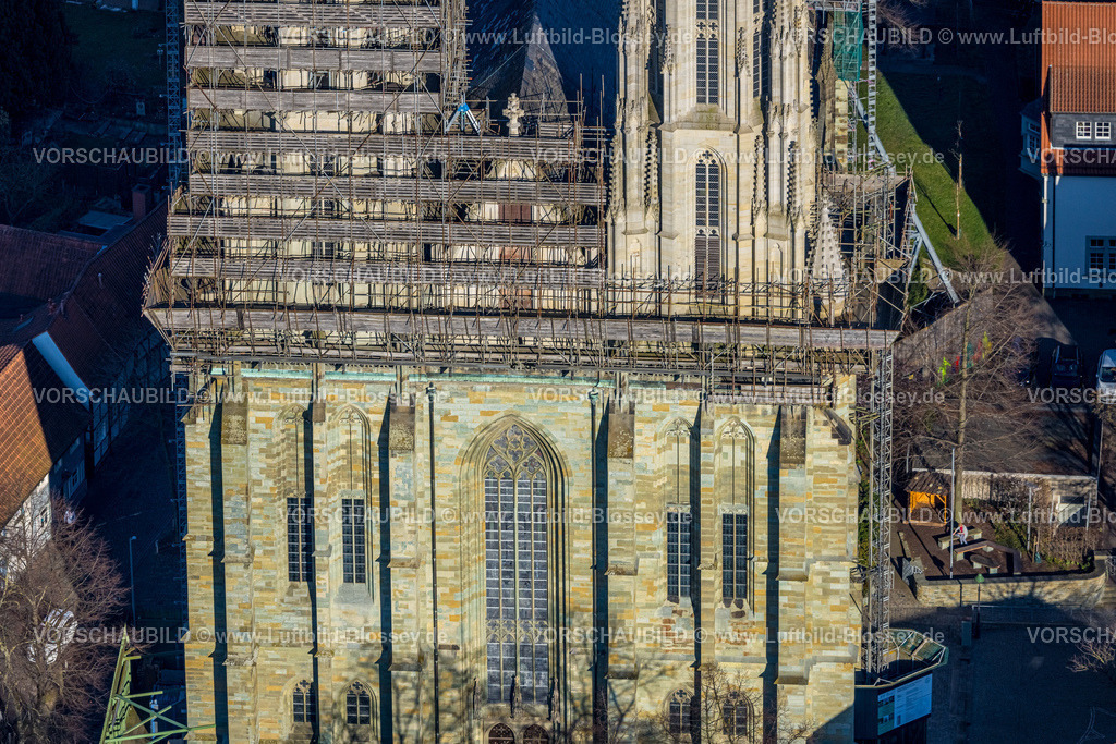 Soest250306650 | Luftbild, Baustelle mit Baugerüst am Kirchturm der St. Maria zur Wiese evang. Kirche, Soest, Soester Börde, Nordrhein-Westfalen, Deutschland
