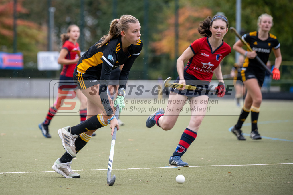 SFE_20231022_0121 | Deutsche Meisterschaft Weibliche U16 Finale Berliner HC - Harvestehuder THC am 22.10.2023 in Köln (Düsseldorfer Hockeyclub 1905 e.V.), Photo: Stephan Fehrmann 2023 (Sports-Gallery)