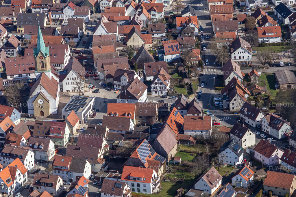 Luftbild: Petruskirche und Hauptstr in Renningen im Bundesland Baden-Württemberg in Deutschland. Foto: IMG_125036.jpg vom 20.02.2021 durch Werner Riehm/FLY-FOTO.de