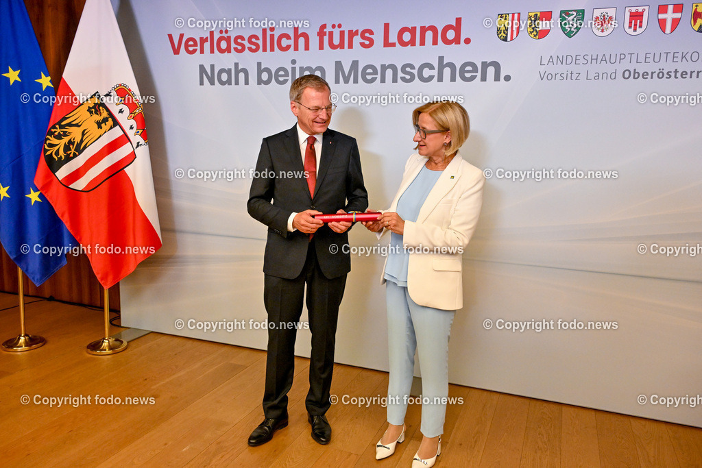 Pressekonferenz Land Ooe_ Oberoesterreich uebernimmt den Vorsitz in der Landeshauptleute-Konferenz_ 03.07.2024-72 | 03.07.2024, Linz, AUT, Pressekonferenz Land Ooe, Oberoesterreich uebernimmt den Vorsitz in der Landeshauptleute-Konferenz, im Bild Thomas Stelzer (VP, Landeshauptmann Oberoesterreich), Johanna Mikl-Leitner (VP, Landeshauptfrau Niederoesterreich)
