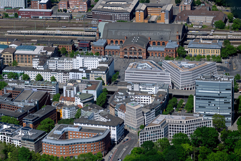 4029781 | BREMEN 01.06.2020 Bürogebäude des Verwaltungs- und Geschäftshauses City Gate Bahnhofstraße Ecke Herdentorsteinweg - Bahnhofsplatz in Bremen, Deutschland. Weiterführende Informationen bei: Achim Griese Treuhandgesellschaft mbH,  KoHa Bauausführungen und Immobilien GmbH,  MAX DUDLER ARCHITEKTEN AG. // Building site office building Bahnhofstrasse corner Herdentorsteinweg in Bremen, Germany. Further information at: Achim Griese Treuhandgesellschaft mbH,  KoHa Bauausfuehrungen und Immobilien GmbH,  MAX DUDLER ARCHITEKTEN AG. Foto: Gerhard Launer