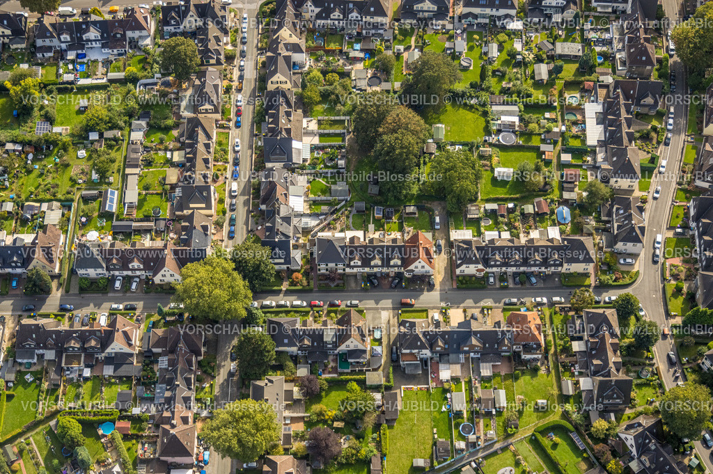 Dortmund231000610 | Luftbild, Werkssiedlung Oberdorstfeld, Fritz-Funke-Straße mit Baum auf Kreuzung Karlsglückstraße, Dorstfeld, Dortmund, Ruhrgebiet, Nordrhein-Westfalen, Deutschland
