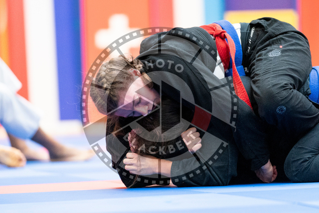 20231118PBB12224 | Fighters compete during the AJP Tour 600 Frankfurt Championship in Frankfurt/Main, Germany, on November 18, 2023.