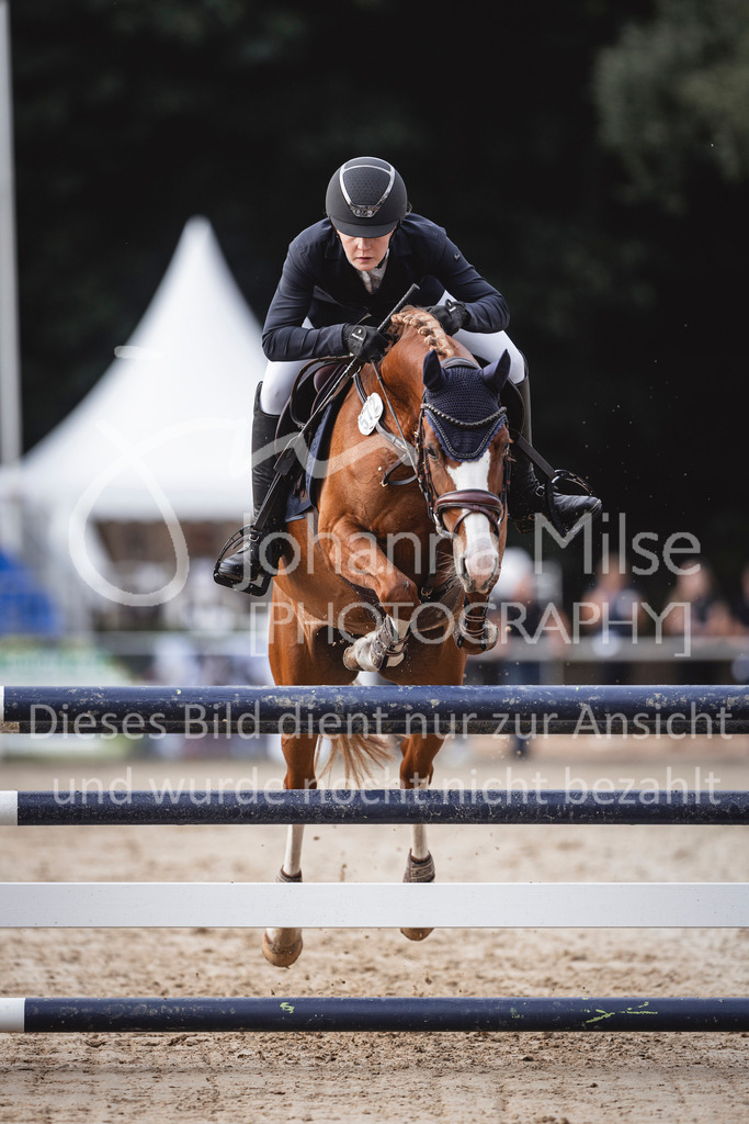 240906_BuCha_PonyA-5j-169 | Deine schönsten Turniermomente als professionelle Fotos! Entdecke hochwertige Pferdesport-Fotografie im Online-Shop. Jetzt Fotos finden & bestellen!