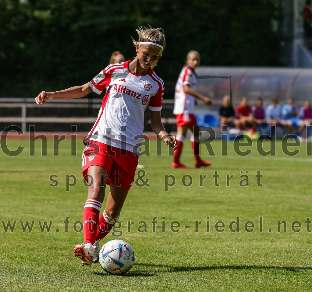2023-09-09_079_FC_Bayern_Muenchen_gegen_SC_Freiburg | Aschheim, Deutschland, 09.09.2023:
Fußball, B-Juniorinnen-Bundesliga Süd 2023 / 2024, 1. Spieltag, FC Bayern München gegen SC Freiburg, Endergebnis: 4:0

Foto: Christian Riedel / fotografie-riedel.net