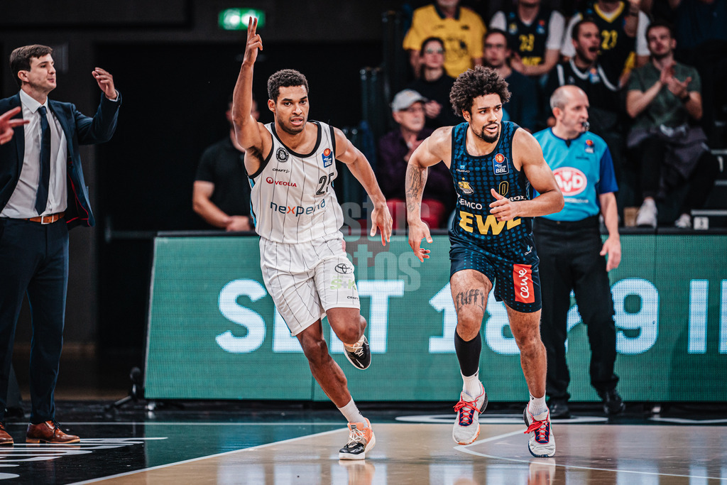 Basketball | Männer | Saison 2024/2025 | easyCredit Basketball Bundesliga | 4. Spieltag | Veolia Towers Hamburg vs. EWE Baskets Oldenburg | 06.10.2024 | Kennet Ogbe (#25, Veolia Towers Hamburg) jubelt nach einem dreier