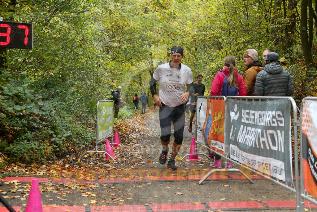 251026_1322_EX1_3261 | Sportfotografie im Rhein-Sieg Kreis, Köln, Bonn, NRW, Rheinland Pfalz, Hessen, etc. Unser Tätigkeitsfeld umfasst den Laufsport vom Volkslauf über den Marathon, Duathlon, Triathon bis zum Ultralauf wie Kölnpfad Ultra oder Schindertrail.