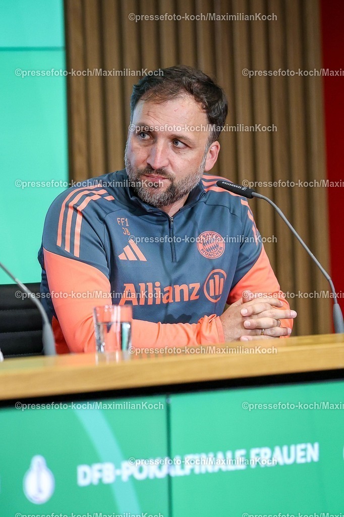 xsscx13052601003 | 2026.05.13, xsscx, Fußball, Pressekonferenz zum Finale DFB-Pokal Frauen, VfL Wolfsburg -  FC Bayern München, Saison 2025 2026, Rhein-Energie-Stadion in Köln: Jose Barcala (Cheftrainer FC Bayern München)DFB regulations prohibit any use of photographs as image sequences and or quasi-video. Photo: xSandraxScherningxPressefotoKochx