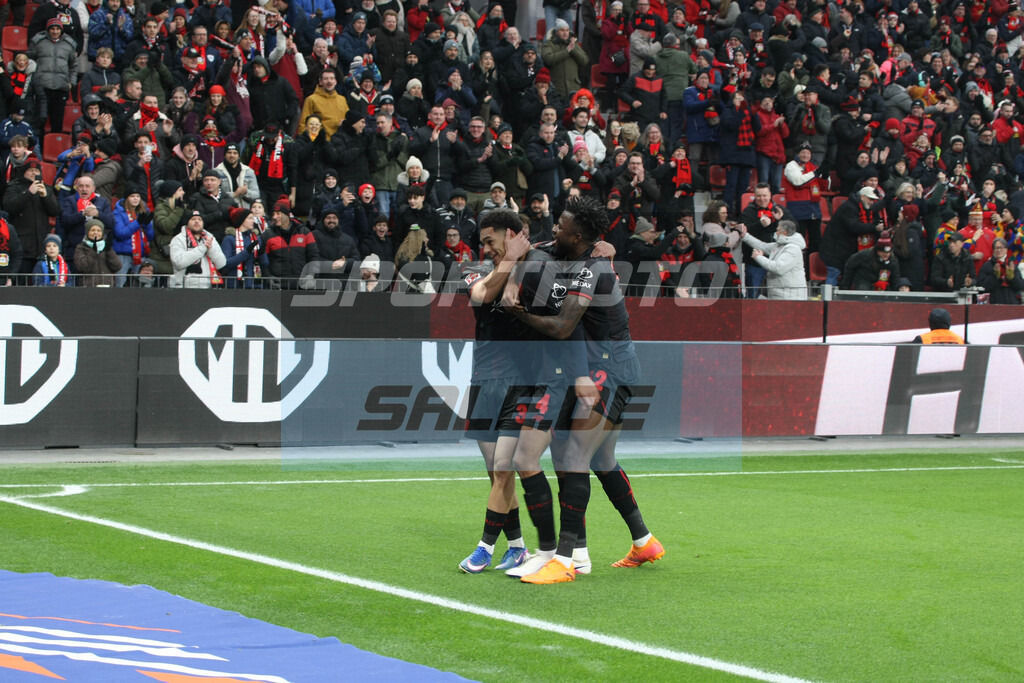 Bayer Leverkusen Saison 25/26 - © Sportfoto-Sale (MK) | Torjubel Bayer 04 um Torschütze Jarell Quansah - Bayer Leverkusen Saison 25/26 - © Sportfoto-Sale (MK) - Realisiert mit Pictrs.com